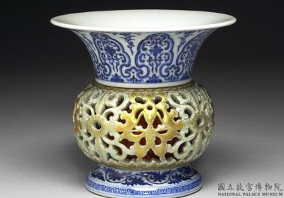 图片[2]-Revolving spittoon vase in yang-ts’ai enamels with double layer openwork 1743 (Ch’ien-lung reign)-China Archive